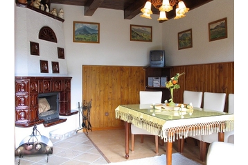 Slovacia Privát Uhorská Ves, Exteriorul